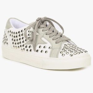 NWOT Steve Madden “Turner” studded sneakers Sz6.5